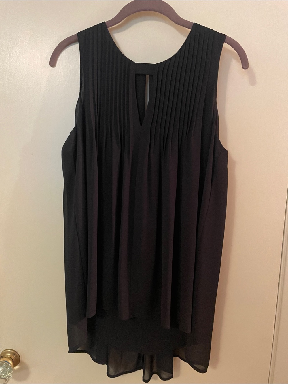 Sleeveless Black Pleated Keyhole Women's Top Medium